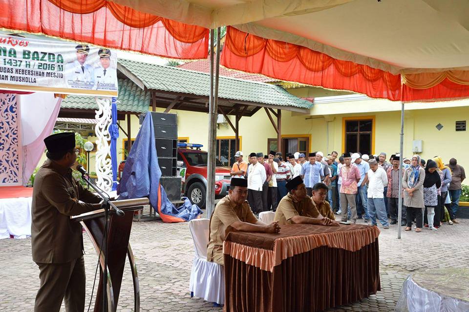 Walikota Tanjungbalai menghadiri acara Penyerahan Honor Kepling Periode April s/d Juni di Pendopo Rumah dinas Walikota