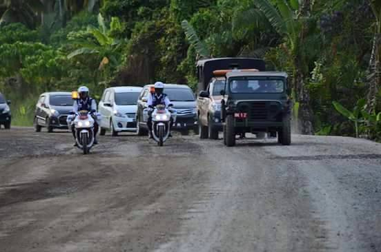 Walikota Tanjungbalai Tinjau Jalan Lingkar Utara Menggunakan “Jeep Willys”