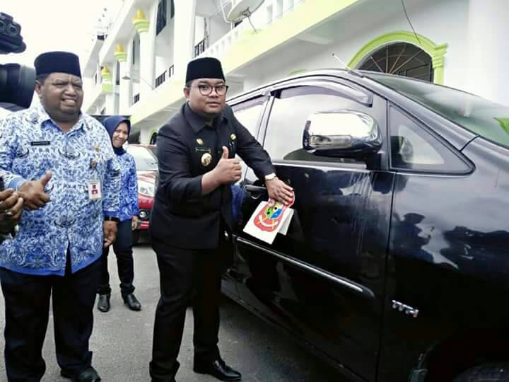 Pengecekan dan Pemasangan Logo Pemerintah Kota Tanjungbalai pada Ratusan Kendaraan Dinas Roda Dua hingga roda Enam di Jajaran Pemko Tanjungbalai