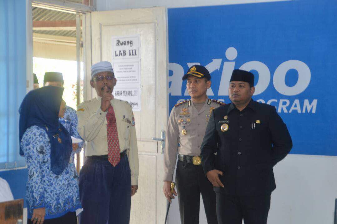 Walikota Tanjungbalai meninjau pelaksanaan Ujian Nasional Tingkat SMP Kota Tanjungbalai.