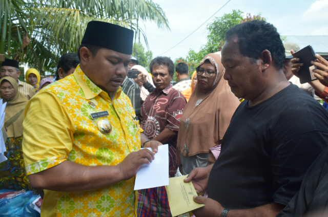 Pemberian bantuan untuk korban kebakaran di Lk-IX Kelurahan Semula Jadi Kota Tanjungbalai