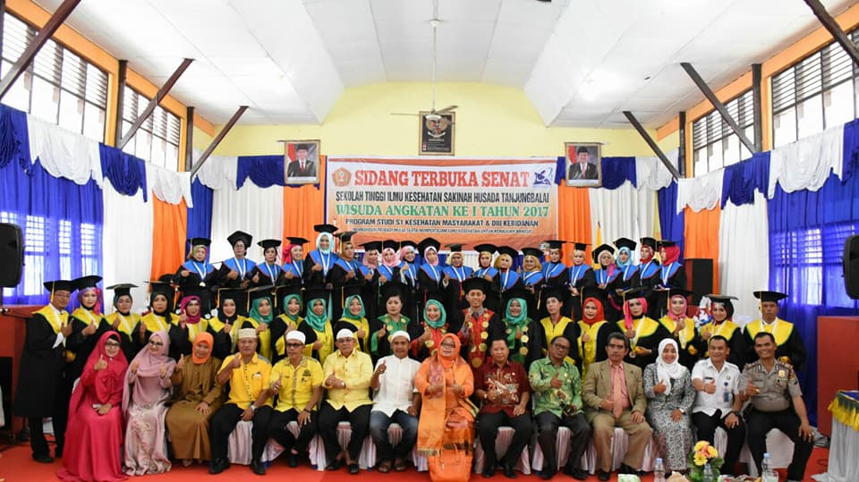 33 Lulusan STIKES Sakinah Husada Kota Tanjungbalai Angkatan Pertama Tahun Akademik 2016/2017 di Wisuda