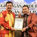 Walikota Tanjungbalai Menerima Penghargaan dari Propinsi Sumut atas Prestasi “Penggiat Lingkungan Hidup” tahun 2016/2017