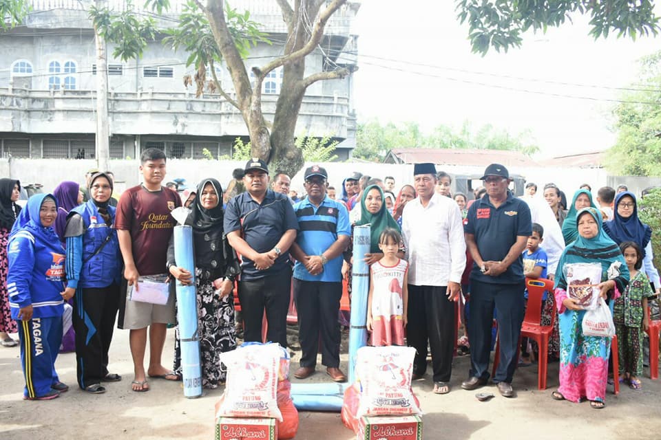 Pemerintah Kota (Pemko) Tanjungbalai menyerahkan bantuan kepada Korban Kebakaran di Kelurahan Kualo Silo Bestari dan Beting Kuala Kapias