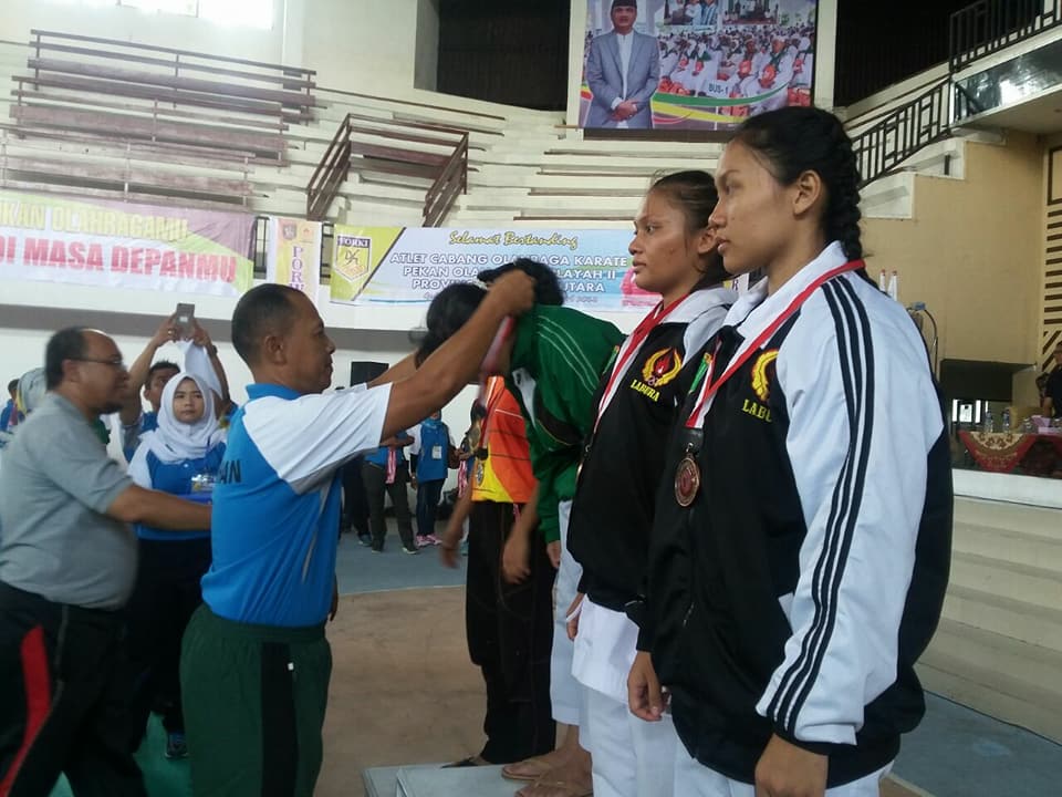 Atlet Karate Kota Tanjungbalai sukses menyumbang emas perdana bagi kontingen kota Tanjungbalai di perhelatan Pekan Olahraga Wilayah Sumatera Utara (Porwilsu) Tahun 2018 Wilayah II