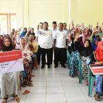 Walikota Serahkan 147 Keluarga Penerima Manfaat (KPM) PKH penerima Kartu Indonesia Sehat (KIS)