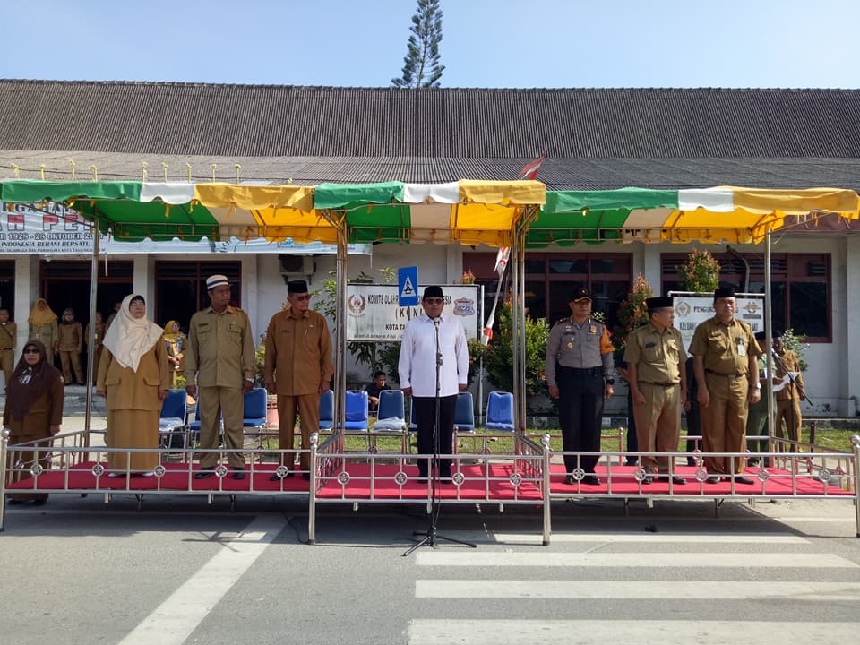 Wali Kota Tanjungbalai H.M Syahrial SH,MH hadir langsung di mimbar kehormatan menerima peserta pawai dalam rangka Hari Ulang Tahun (HUT) Yayasan Madrasah Pendidikan Islam (YMPI) Kota Tanjungbalai Ke-70