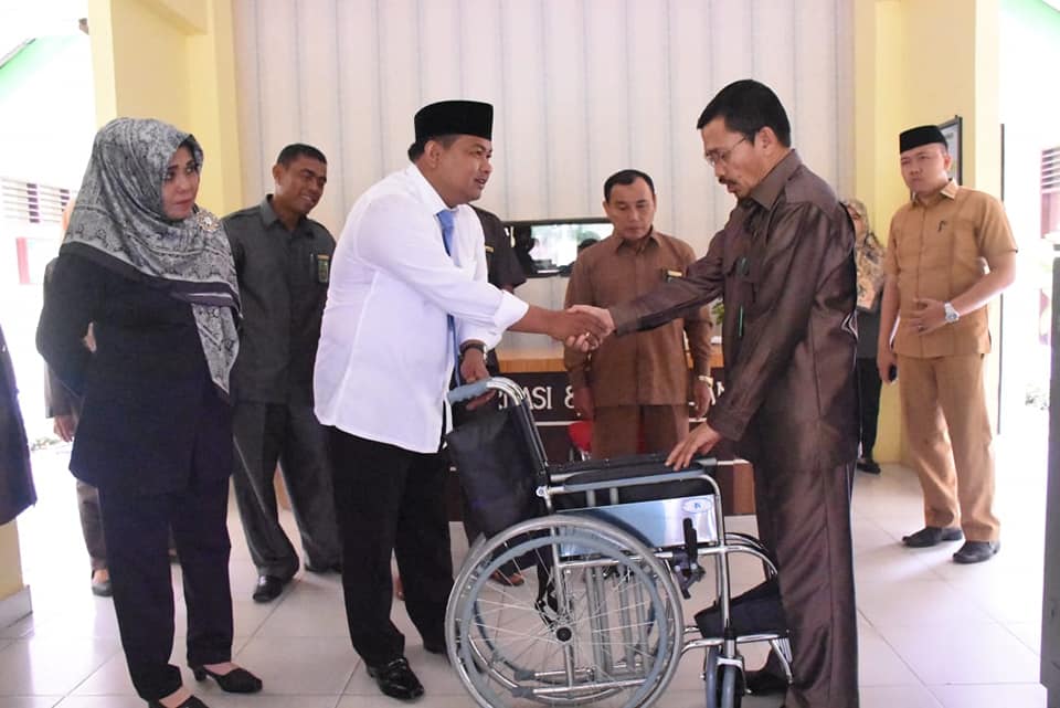 Wali Kota Tanjungbalai serahkan Bantuan Ini Kepada Pengadilan Agama Kota Tanjungbalai